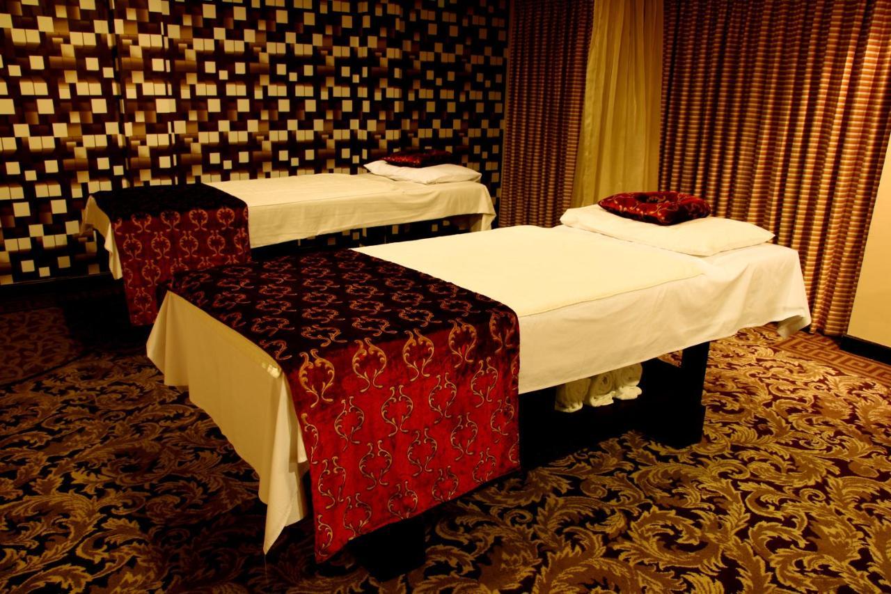 Ramada Plaza By Wyndham Karachi Airport Hotel Exterior foto Massage beds